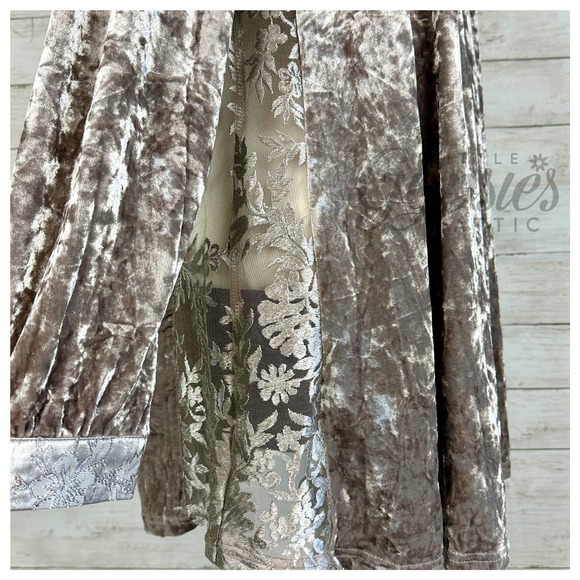 POL Luxury Velvet Lace Tunic - Picture 14 of 16